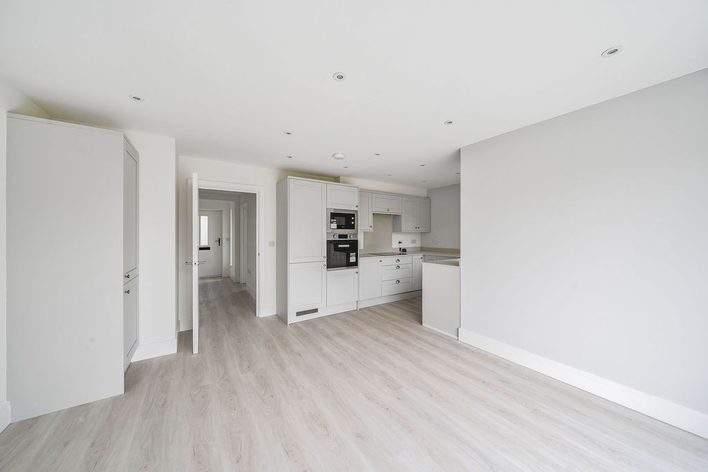 Property photo 3 of 14 Kitchen/Dining Room (2)