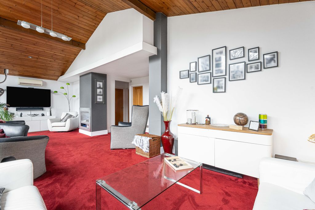 Property photo 3 of 24 Living Room