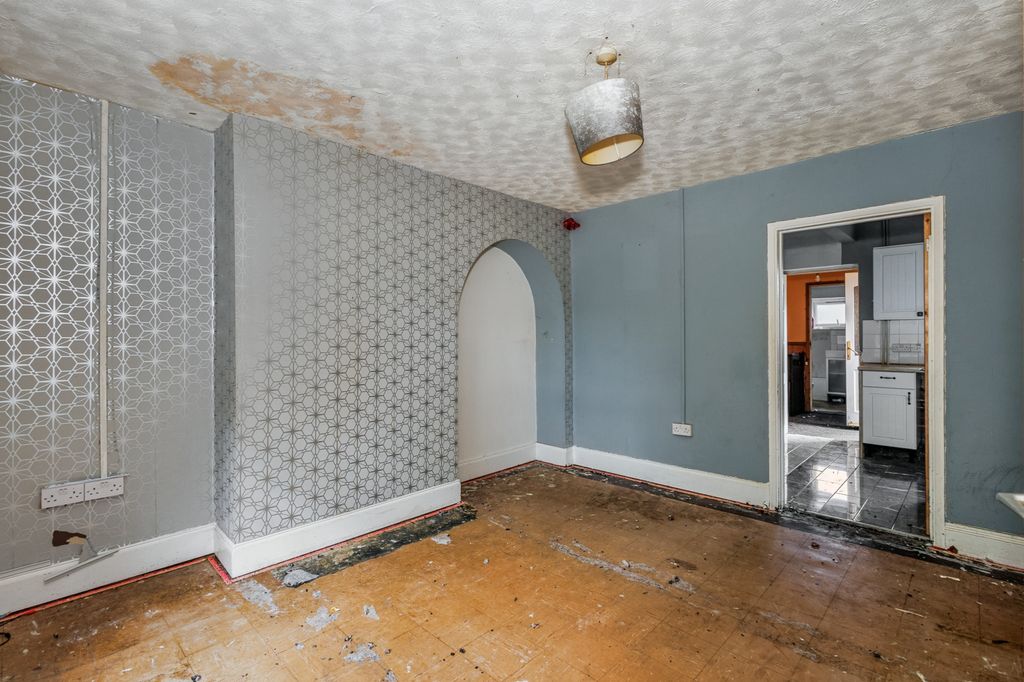 Property photo 3 of 21 97 Trafford Road, Rushden, Northamptonshire, Nn10 0Jf