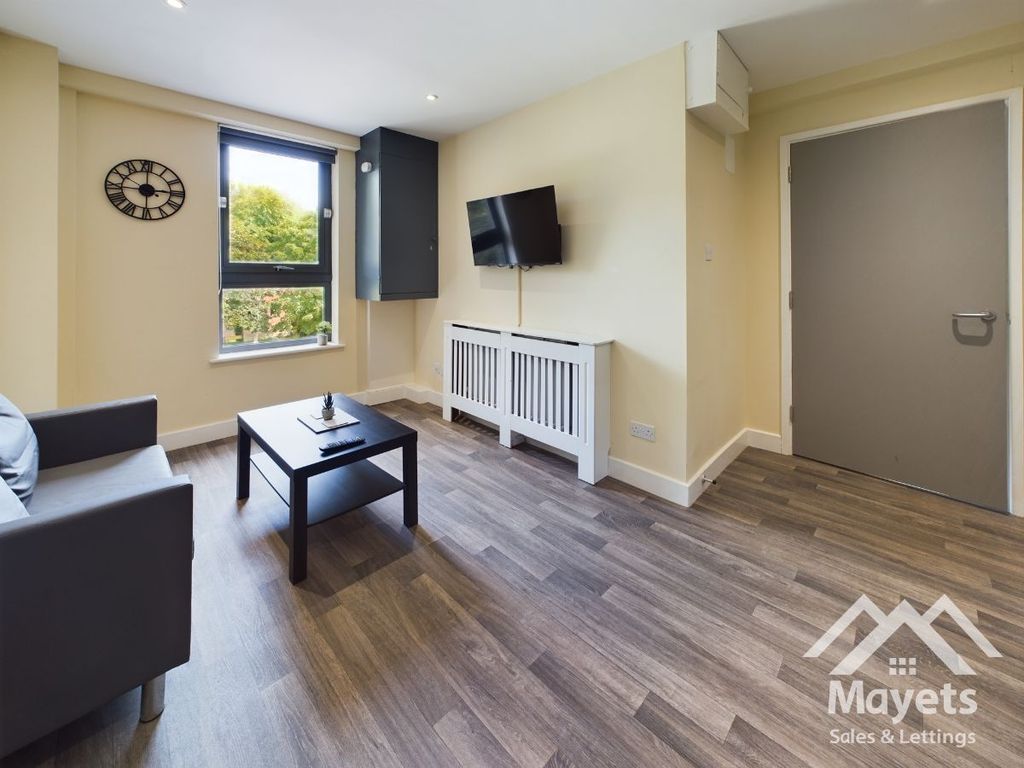 Property photo 2 of 26