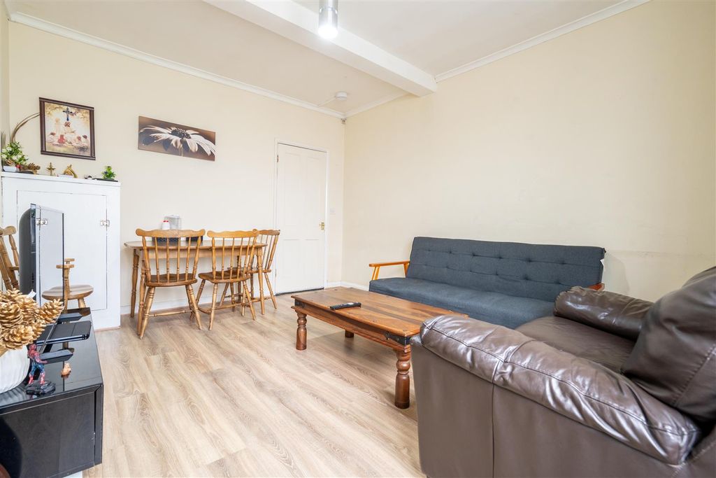 Property photo 2 of 7 Living Room