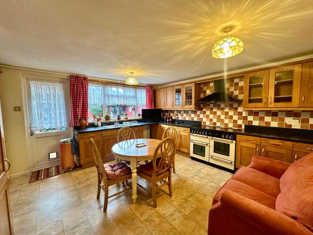 Property photo 3 of 22 Kitchen Diner (2)