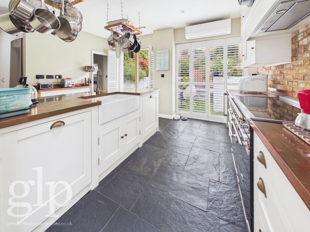 Property photo 2 of 60 5425236