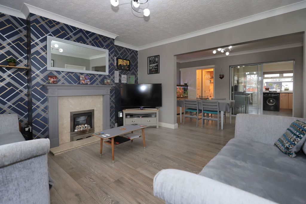 Property photo 2 of 28