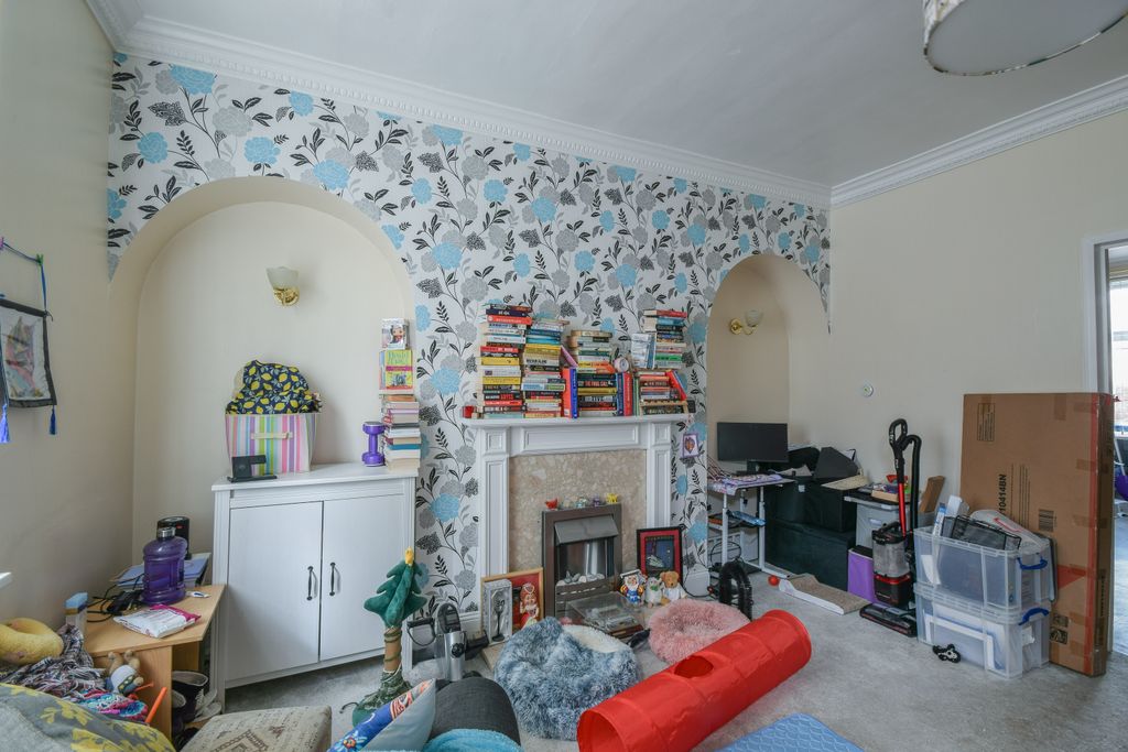 Property photo 3 of 14