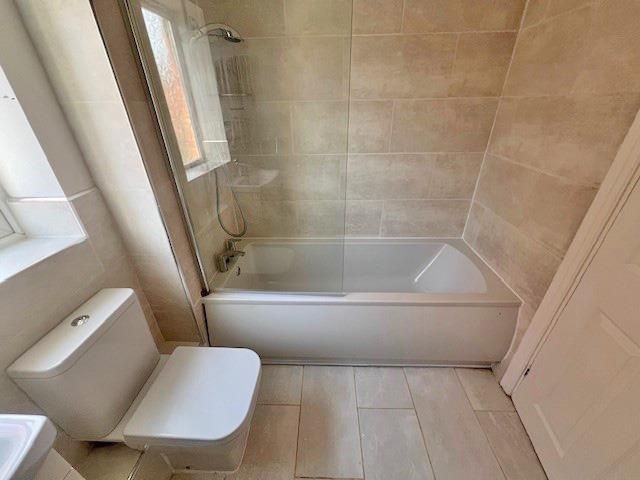 Property photo 3 of 15 7 Woodleigh Bathroom.Jpg