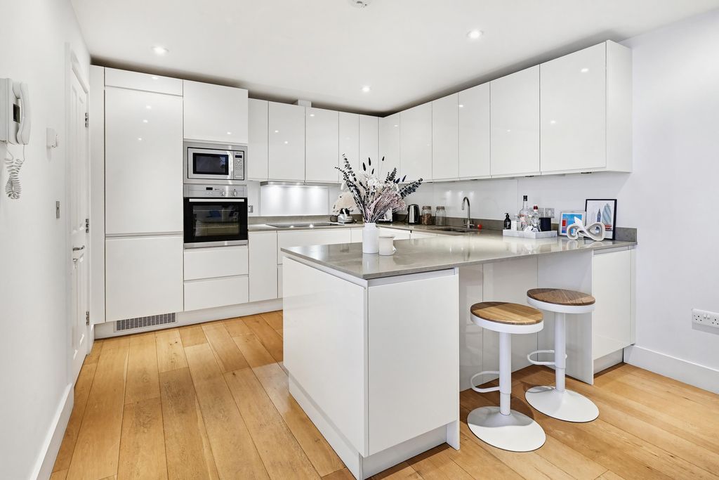 Property photo 3 of 17 Image