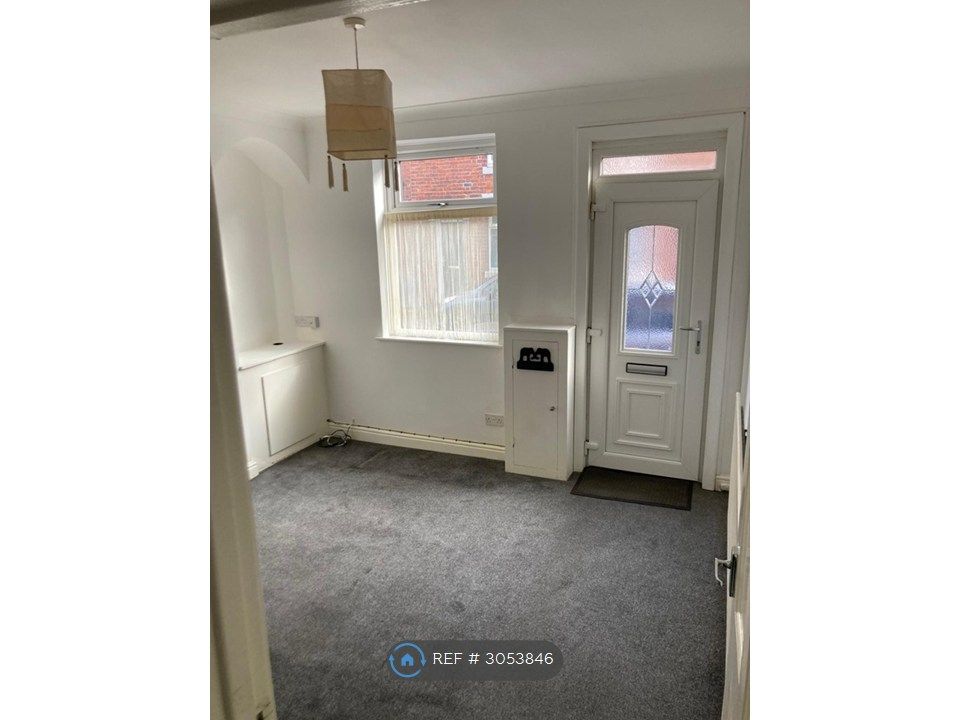 Property photo 2 of 27