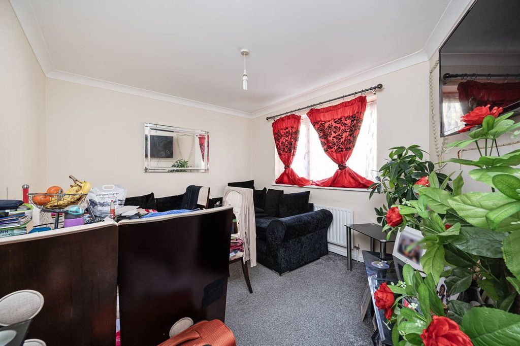 Property photo 3 of 6