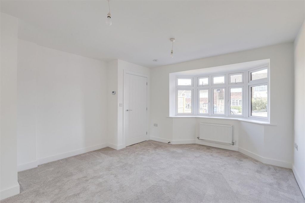 Property photo 2 of 19 11647.Jpg