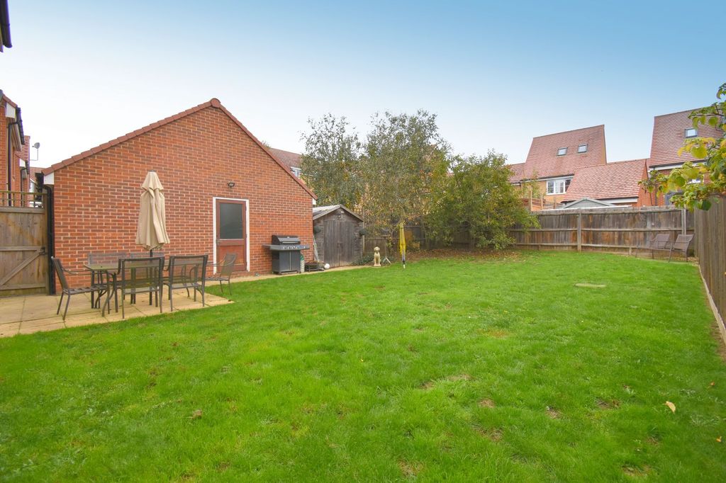 Property photo 2 of 27