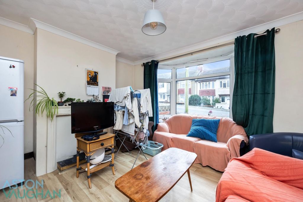 Property photo 1 of 10 Eastbourne Road-007.Jpg