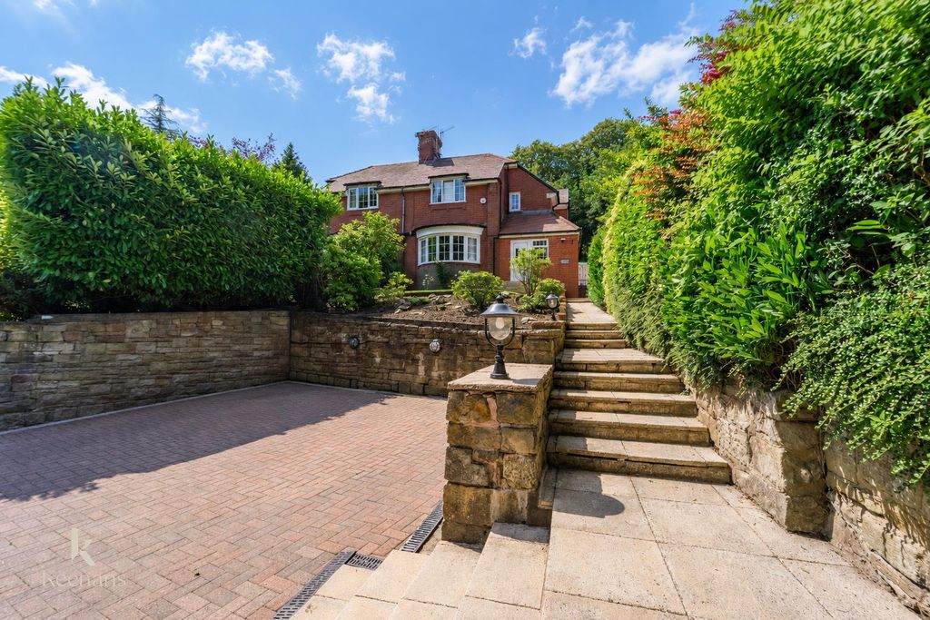 Property photo 1 of 33