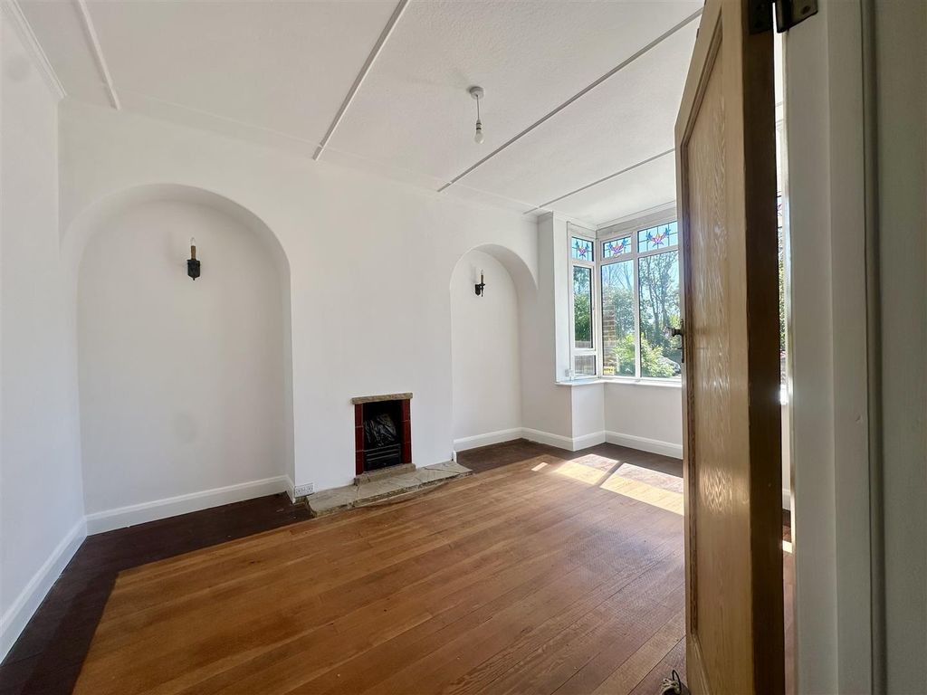 Property photo 2 of 27