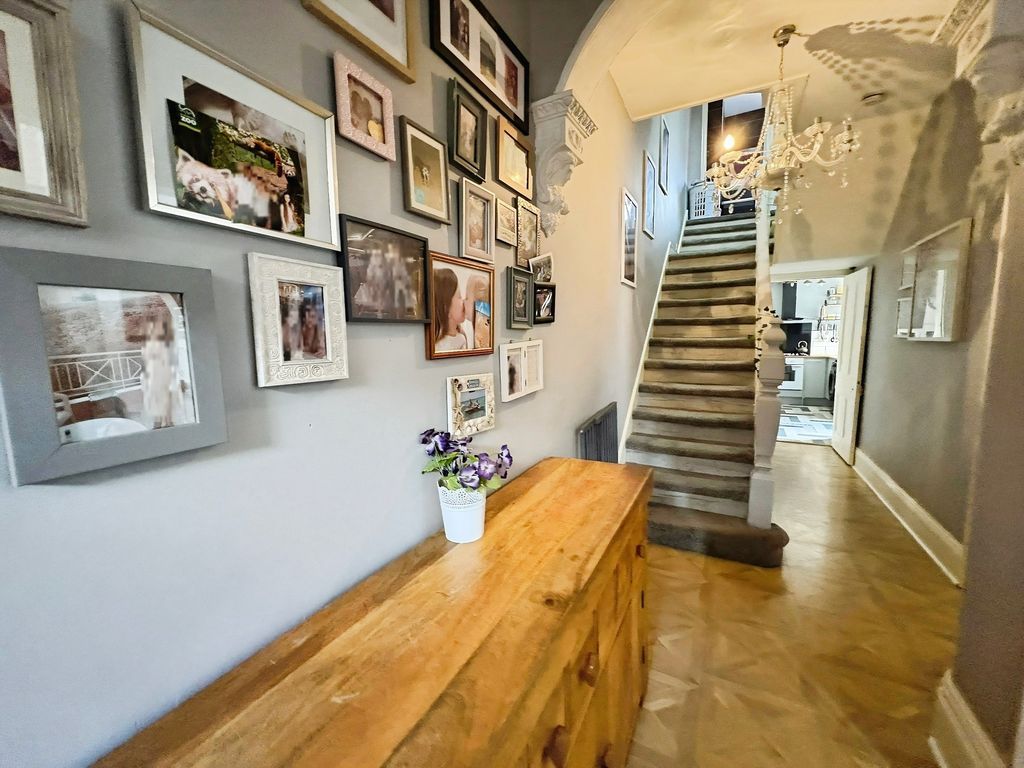 Property photo 3 of 16 Photo 8