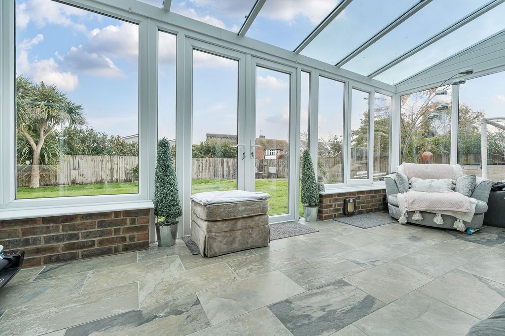 Property photo 3 of 21 Conservatory