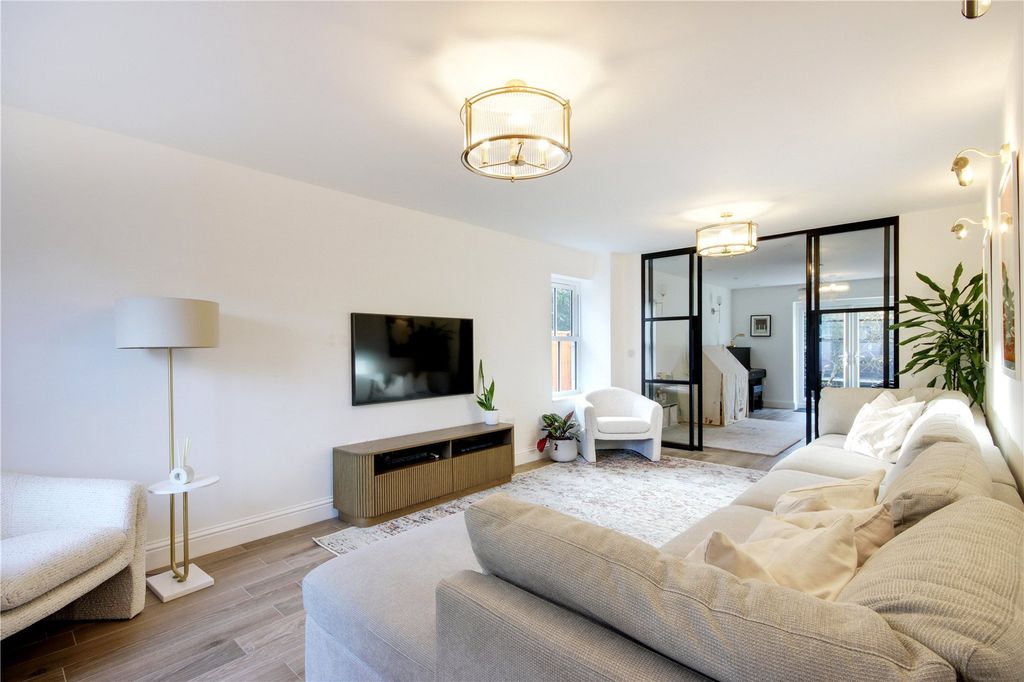 Property photo 3 of 15 Sitting Room