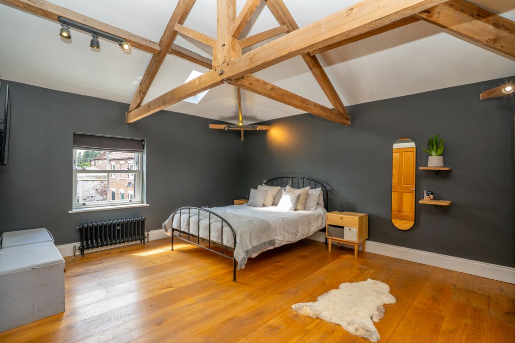 Property photo 3 of 26 Master Bedroom