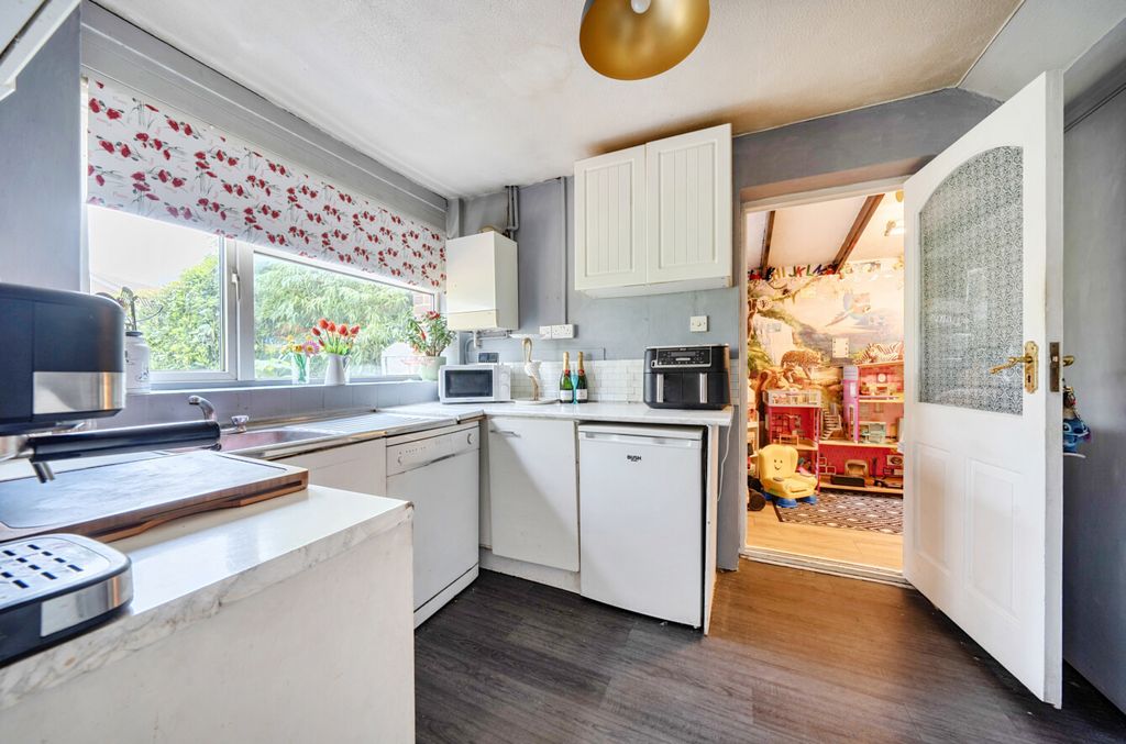 Property photo 3 of 21 Kitchen