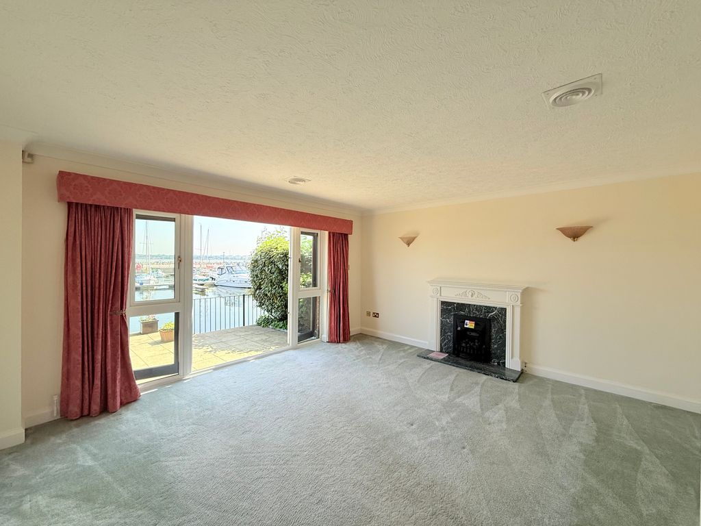 Property photo 2 of 27