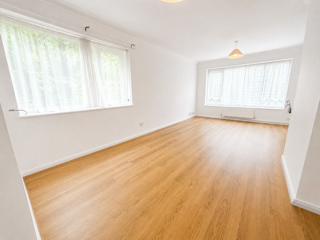 Property photo 1 of 8 Photo 9