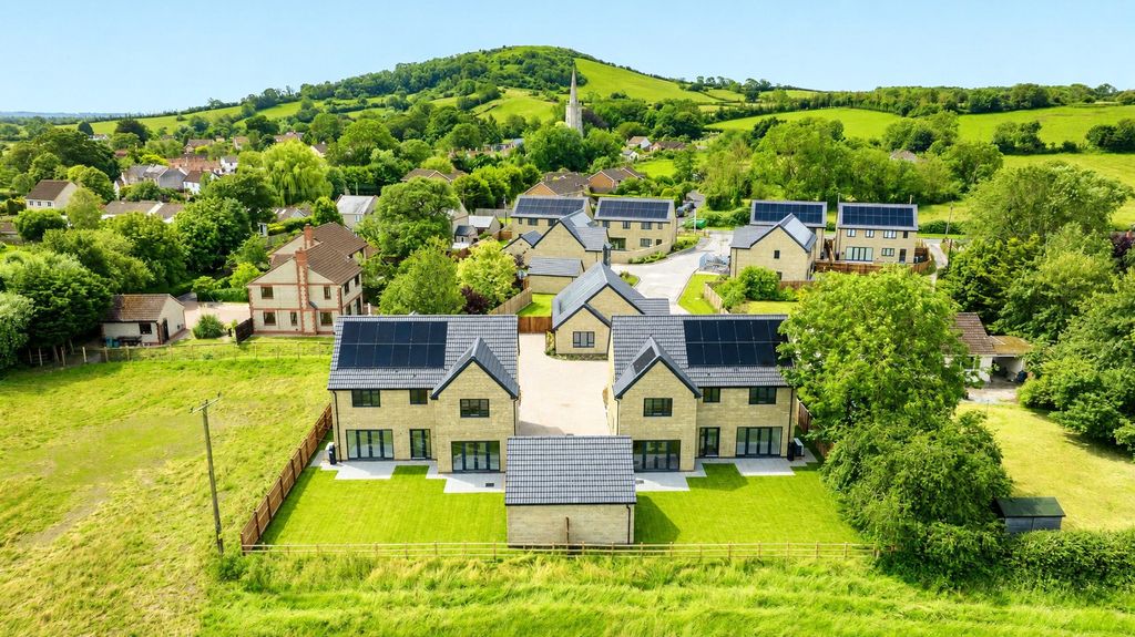 Property photo 2 of 13 Hare's Leap
