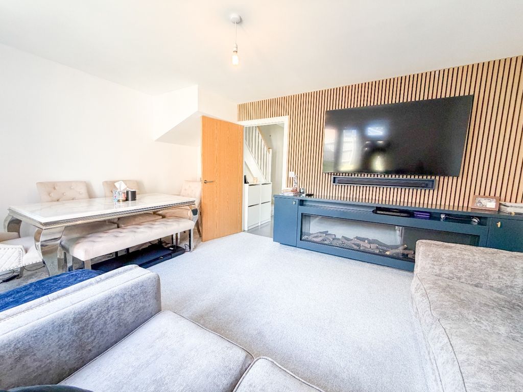 Property photo 2 of 15 5279403
