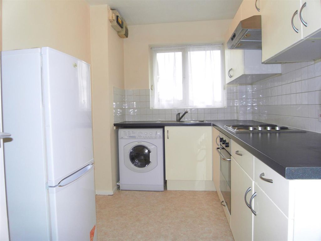 Property photo 2 of 6 Kitchen