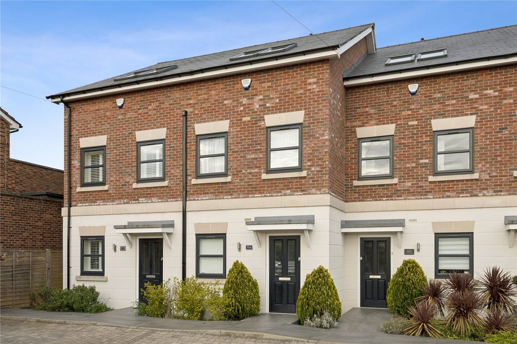 Property photo 1 of 21 Frontage