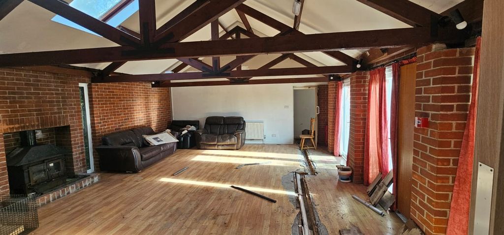 Property photo 3 of 19 Amberside, Stretham Station Road, Wilburton, Ely, Cambridgeshire, Cb6 3Qd (33)_11_11Zon.Jpg