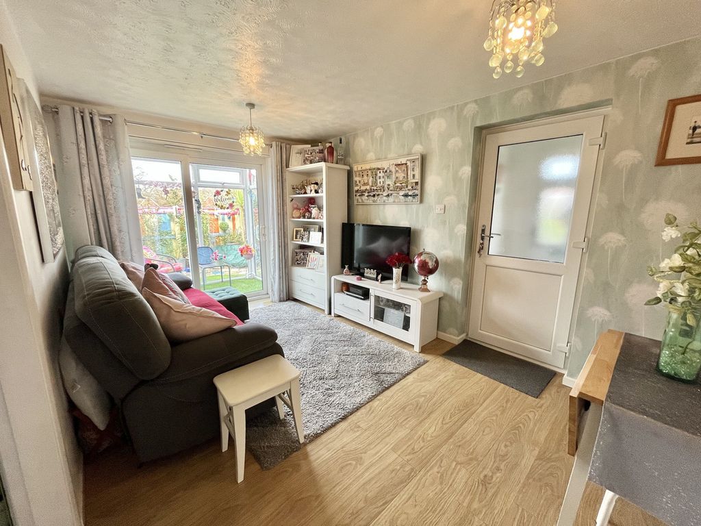 Property photo 2 of 9