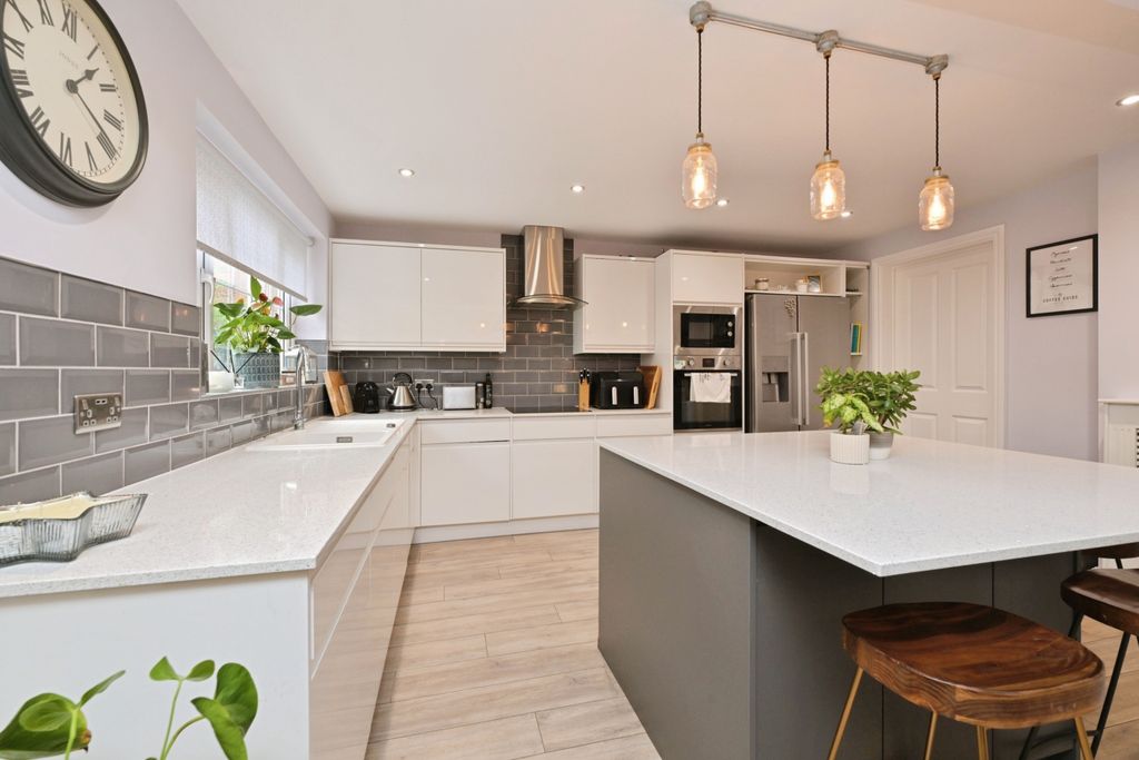 Property photo 3 of 16 Kitchen