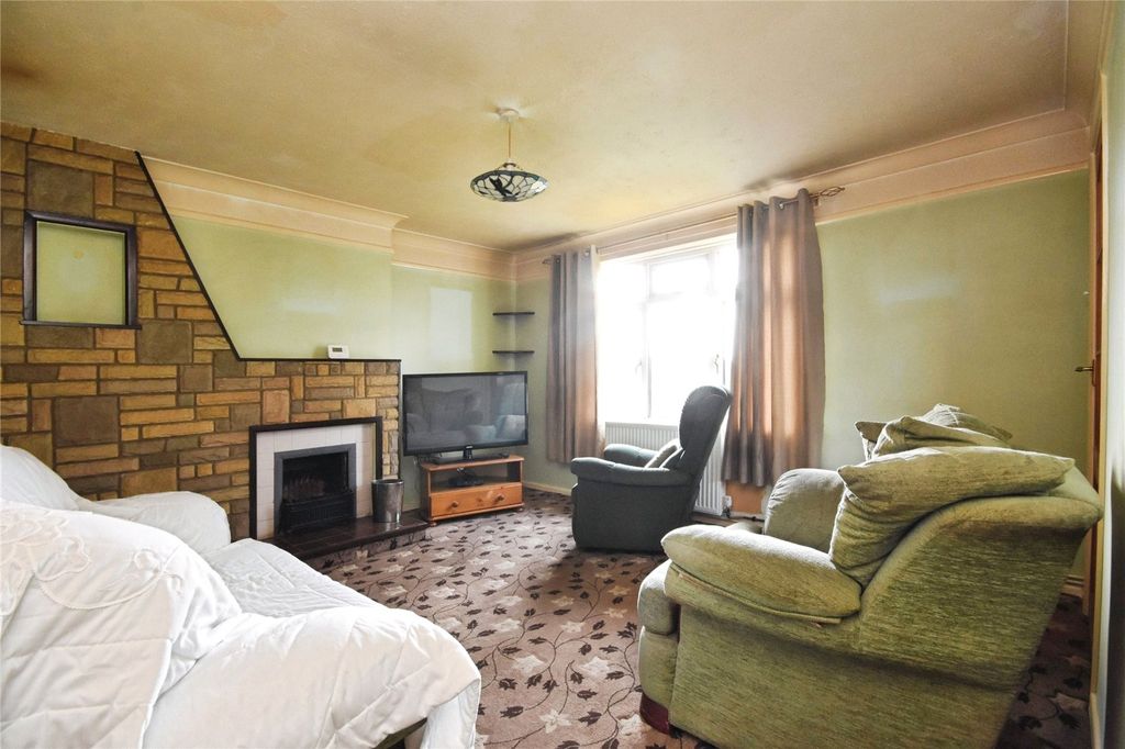 Property photo 2 of 17 Lounge