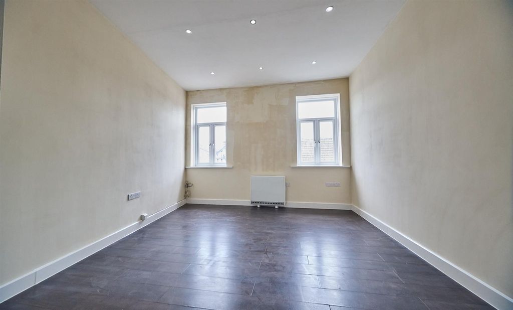 Property photo 2 of 5 Flat 1 High Street_4.Jpg