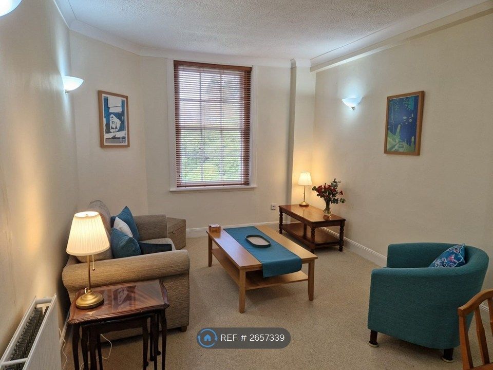 Property photo 3 of 11 Bright Comfortable Living Room