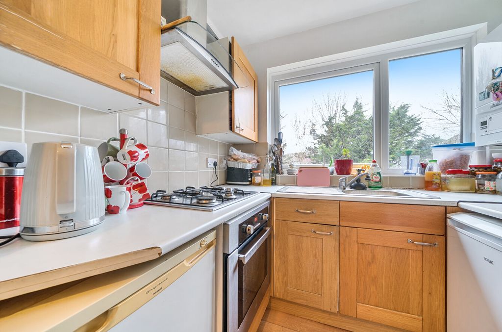 Property photo 3 of 12 1385378-10-6931d2...