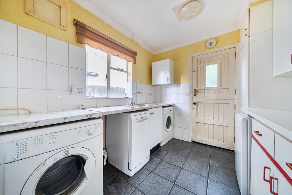 Property photo 3 of 20 1324784-10-687Fd0...