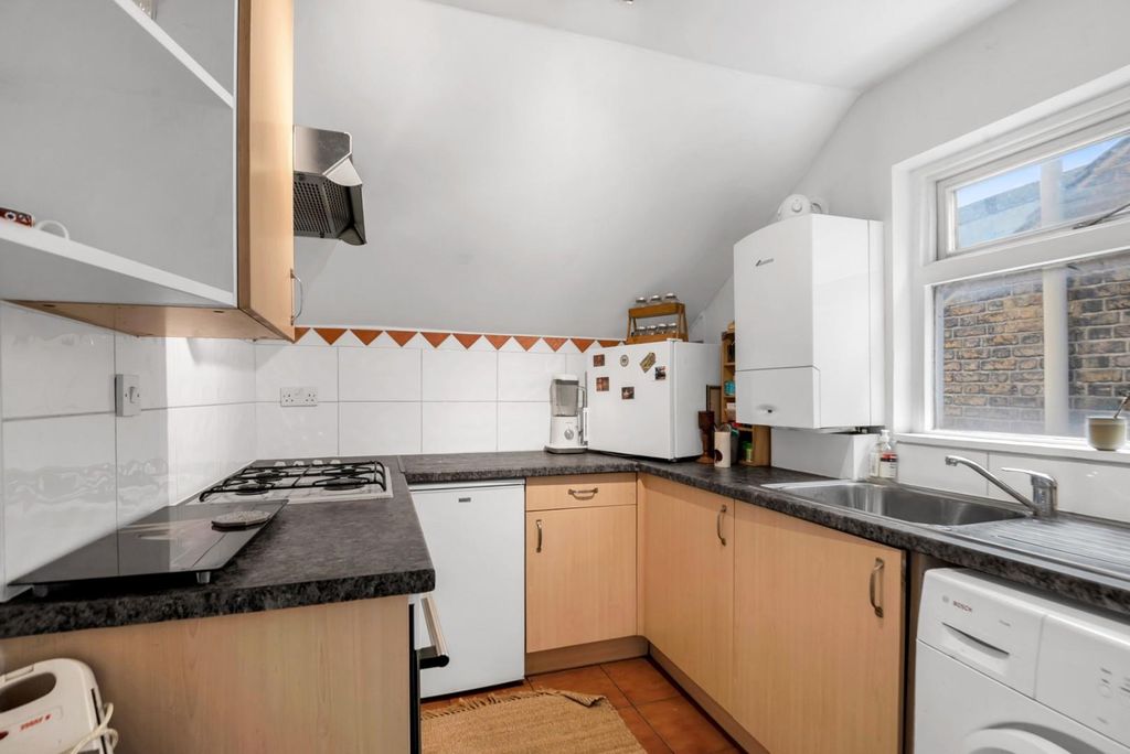 Property photo 3 of 7 Kitchen