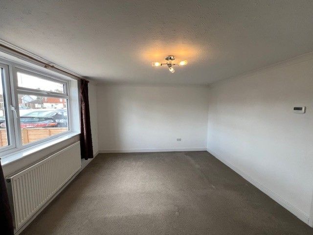 Property photo 2 of 10 Living Room