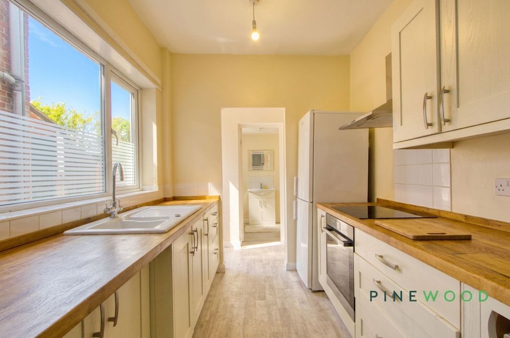 Property photo 3 of 14 Kitchen