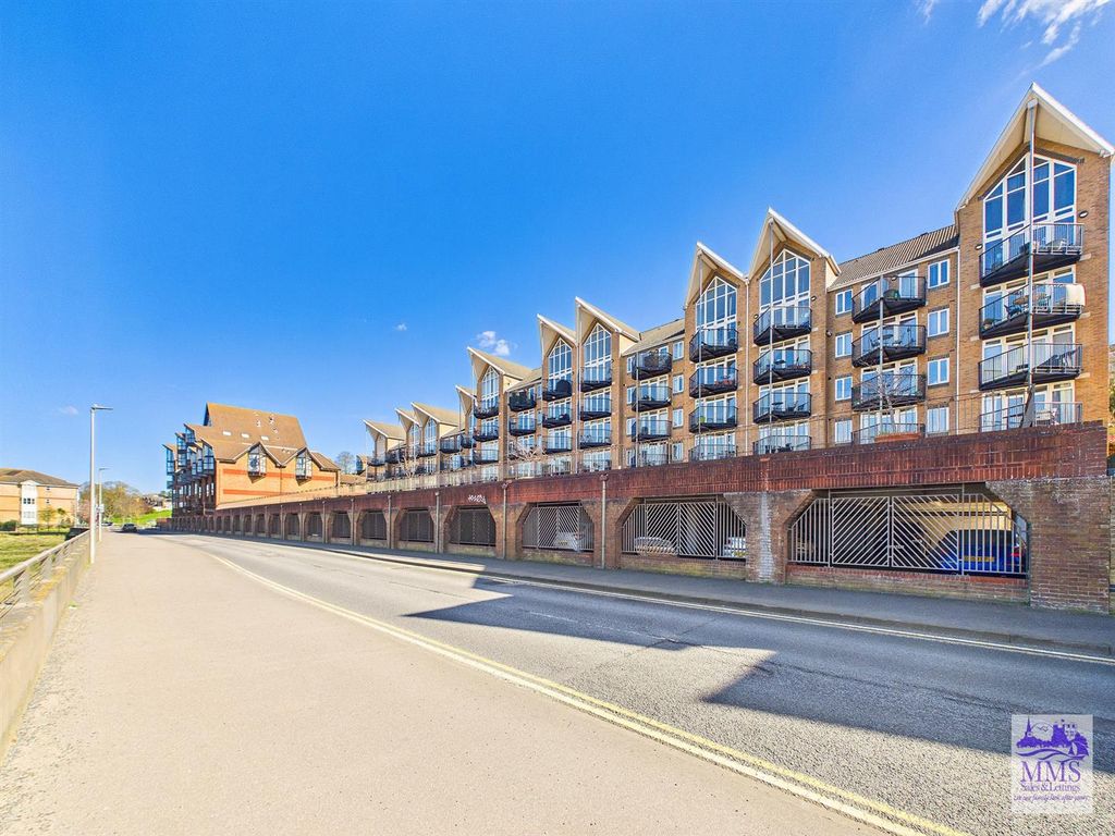 Property photo 3 of 19 Cam04098G0-Pr0188-Still016.Jpg