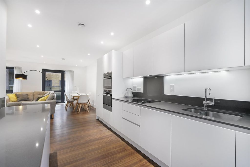 Property photo 3 of 15 Linnet Court