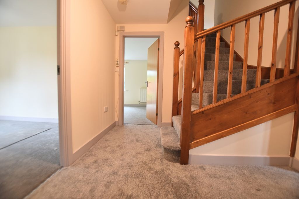 Property photo 3 of 20 2 Cadeby Court Stairs