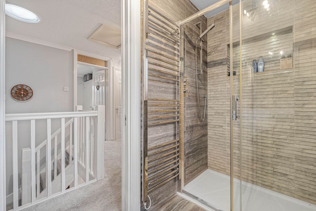 Additional image 16 of 4 bed detached house for saleWillowdale Close, Stroud, Hampshire GU32