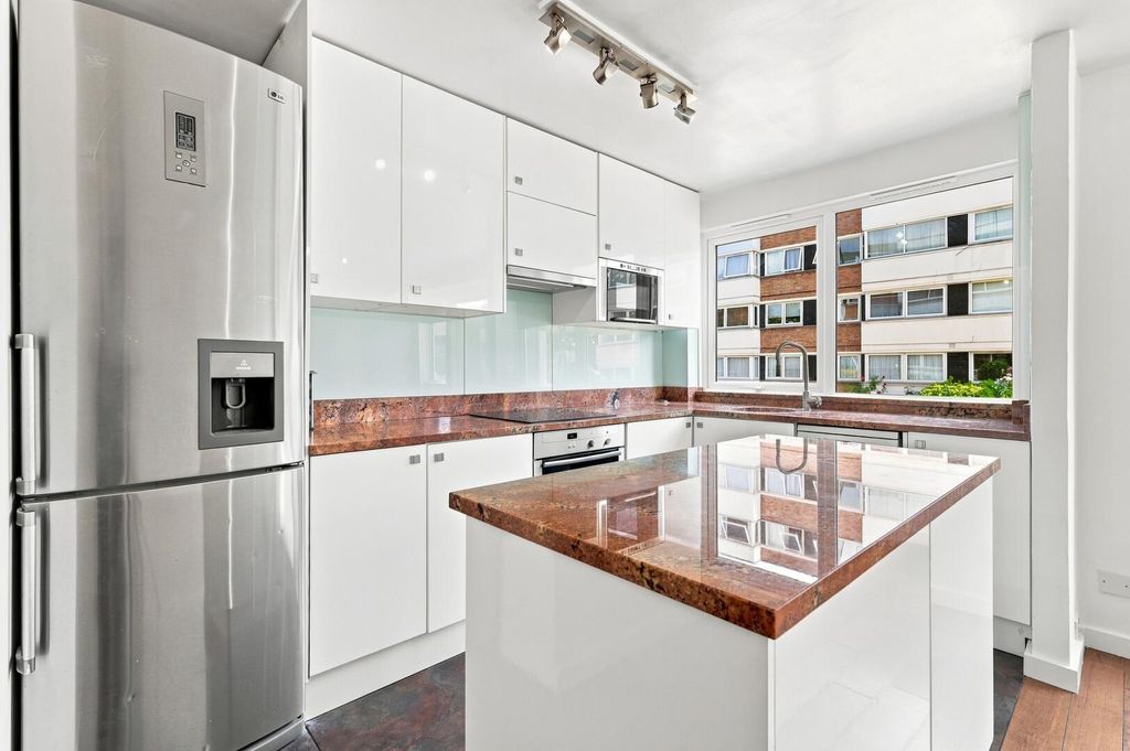 Property photo 3 of 14 Kitchen