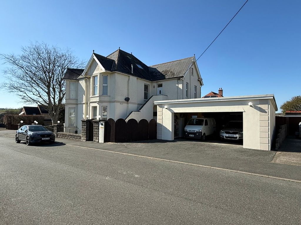 Property photo 3 of 41
