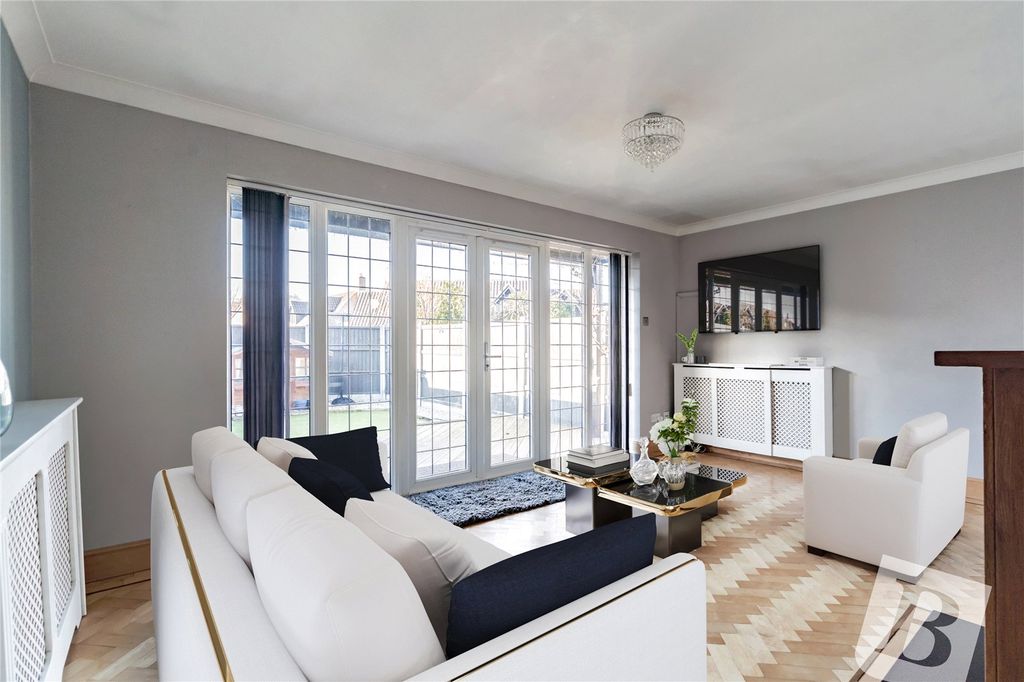 Property photo 3 of 17 Living Room