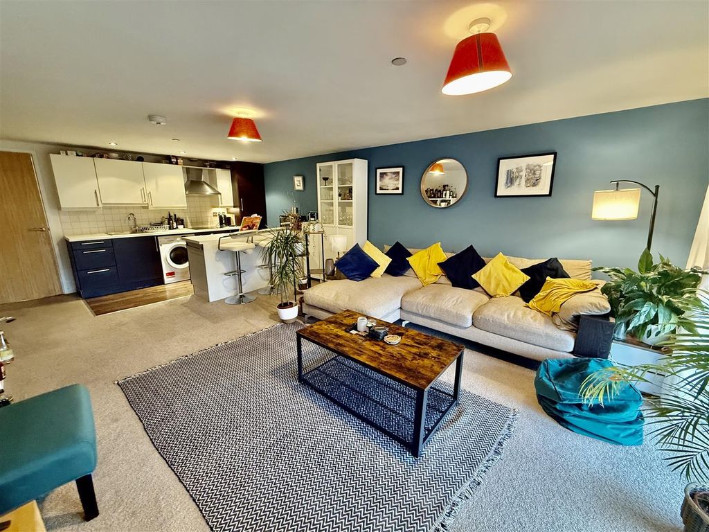 Property photo 2 of 17 Lounge/Kitchen/Diner