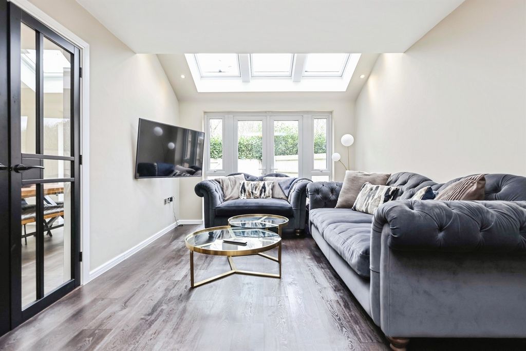 Property photo 2 of 18