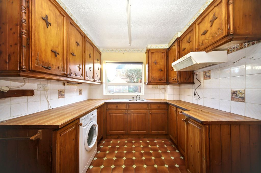 Property photo 3 of 25